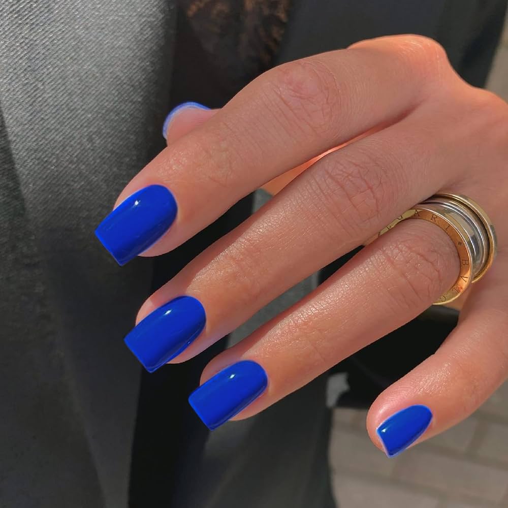 dark blue nails