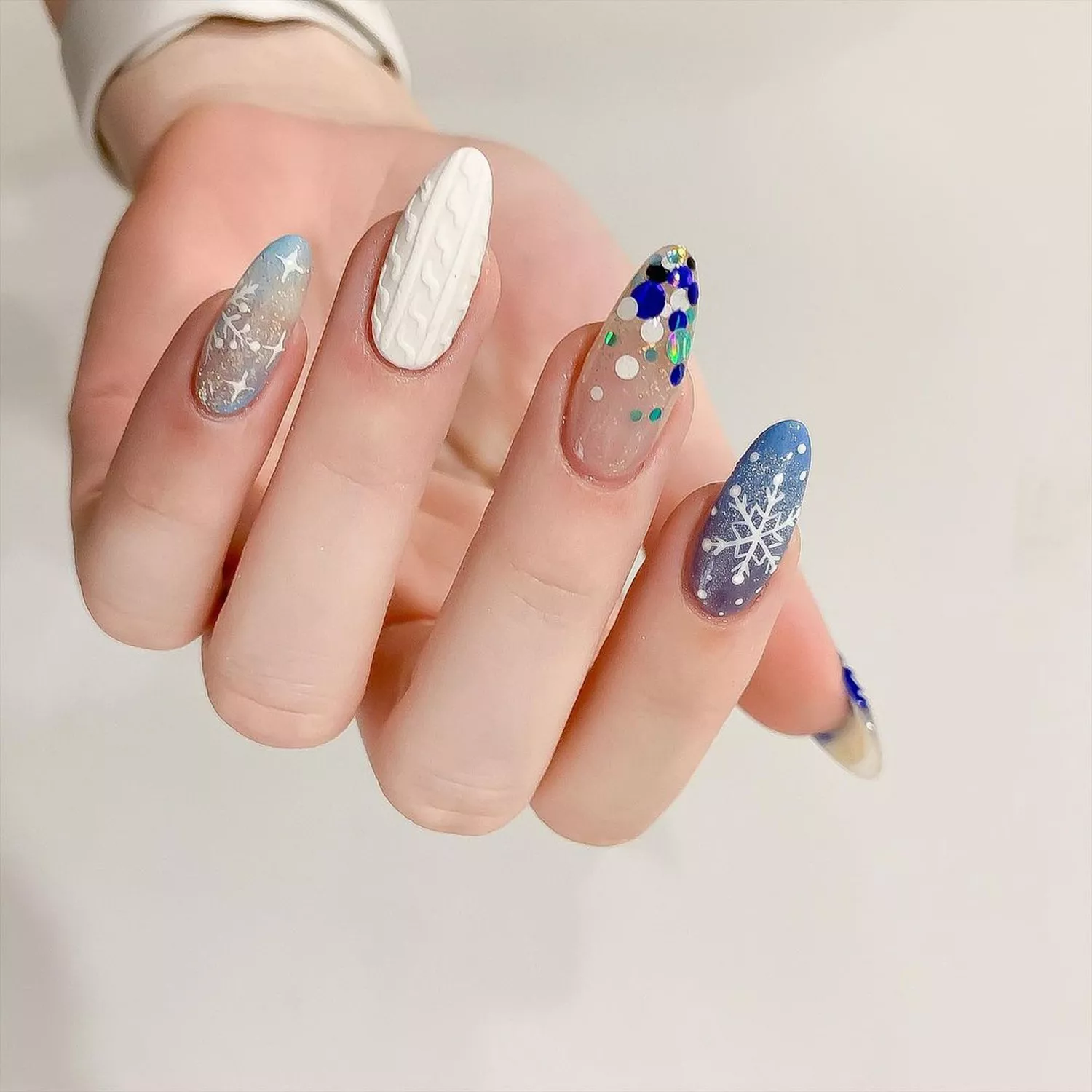 White Christmas Nails