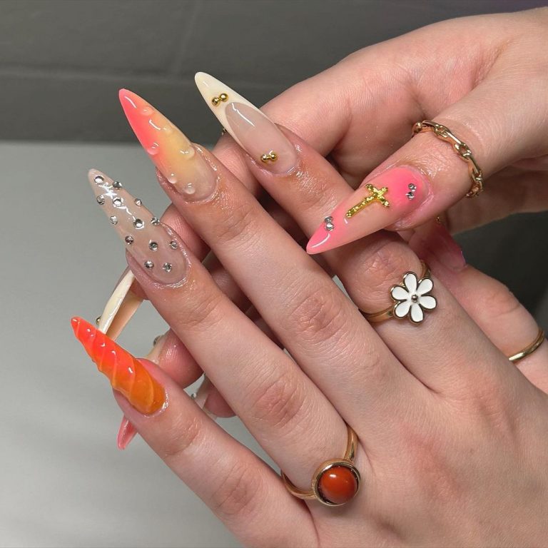 summer trendy almond nail designs